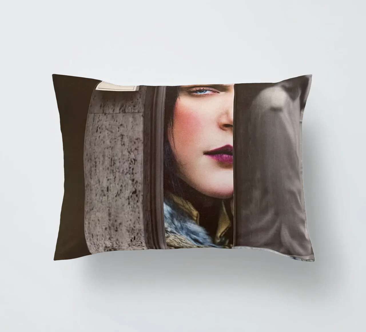Hiding place decorative cushion by dekonstruktiv