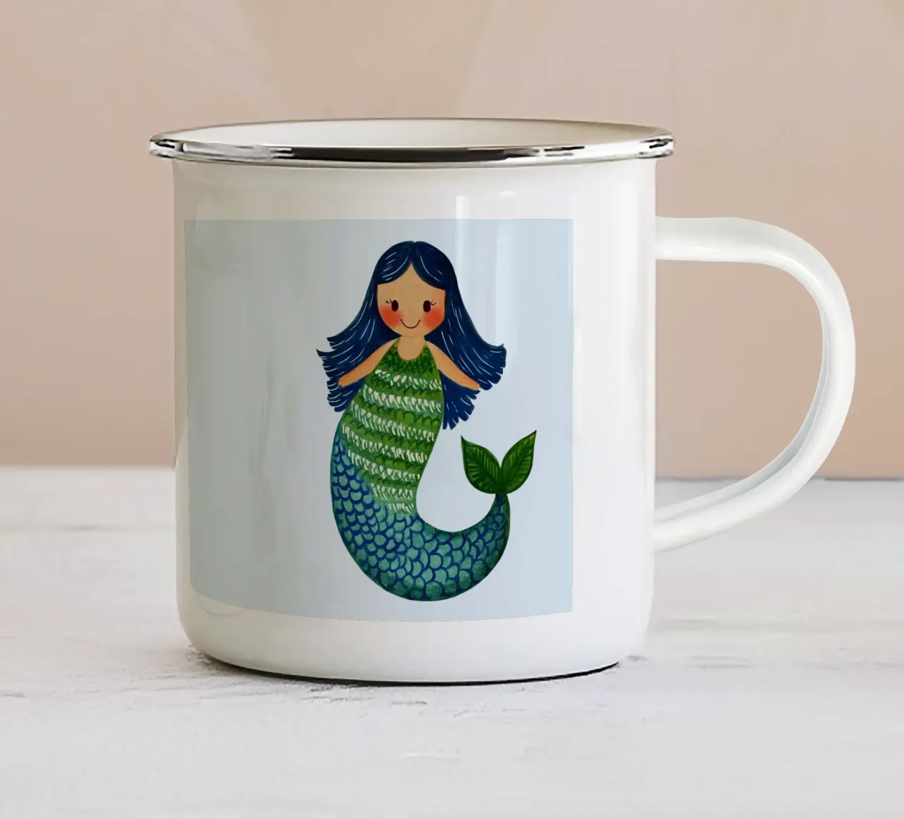 Sirenetta tazza in smalto da Curious Canvas