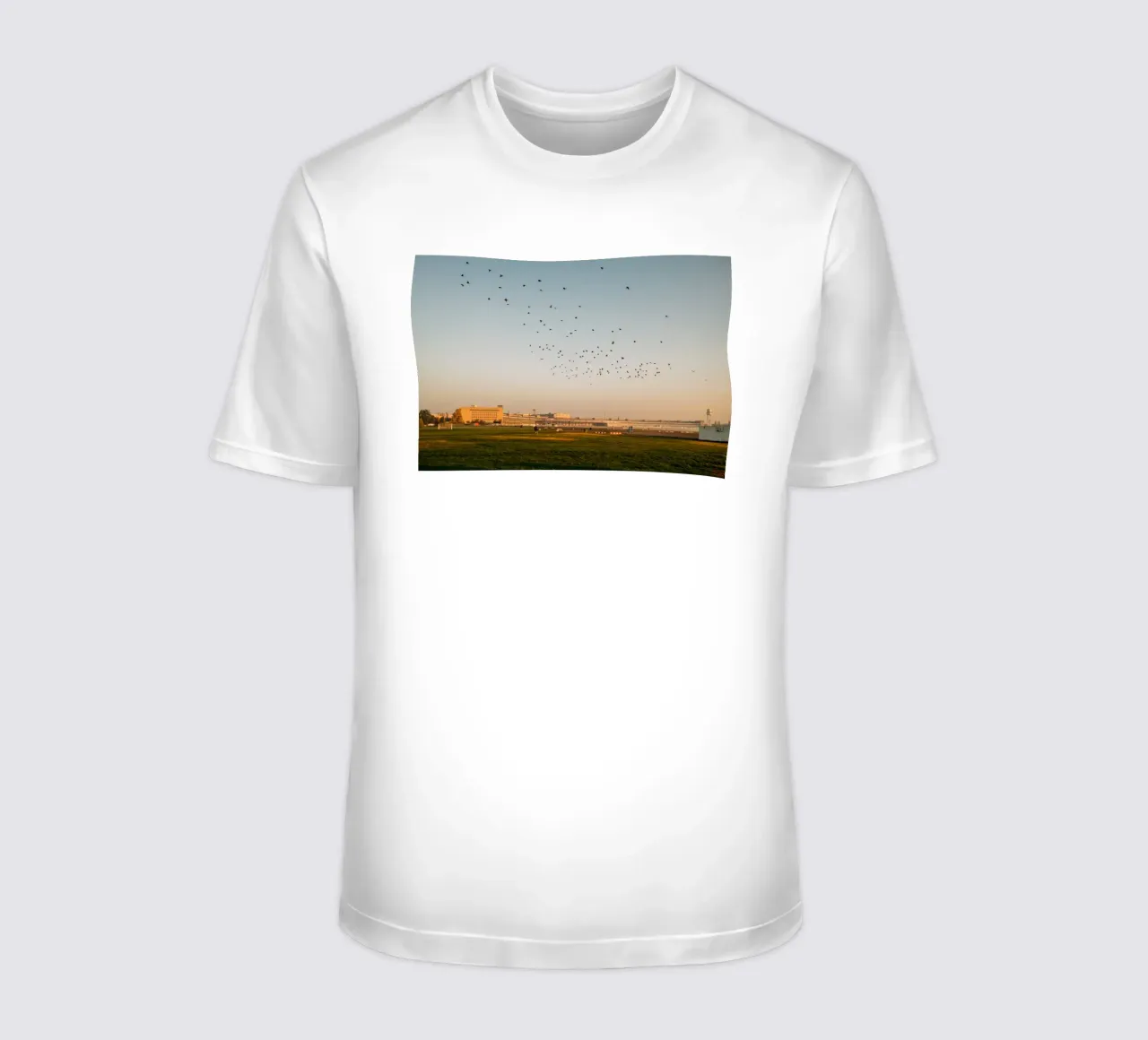 Una mattina d'autunno a Berlino | Tempelhofer Feld t-shirt da Bold and Retro