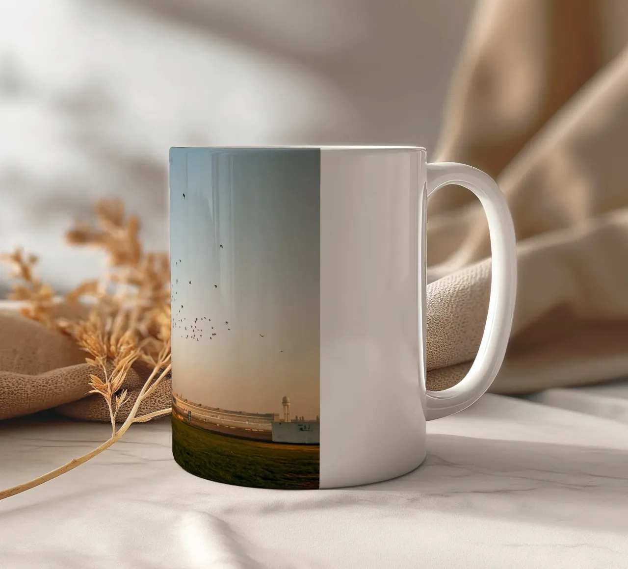 Una mattina d'autunno a Berlino | Tempelhofer Feld tazza in ceramica da Bold and Retro