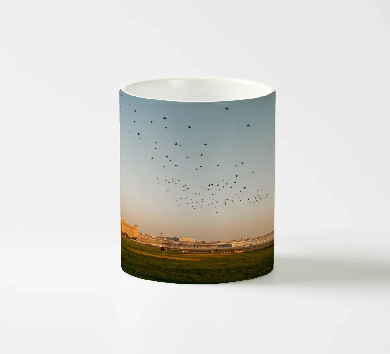 Una mattina d'autunno a Berlino | Tempelhofer Feld tazza in ceramica da Bold and Retro