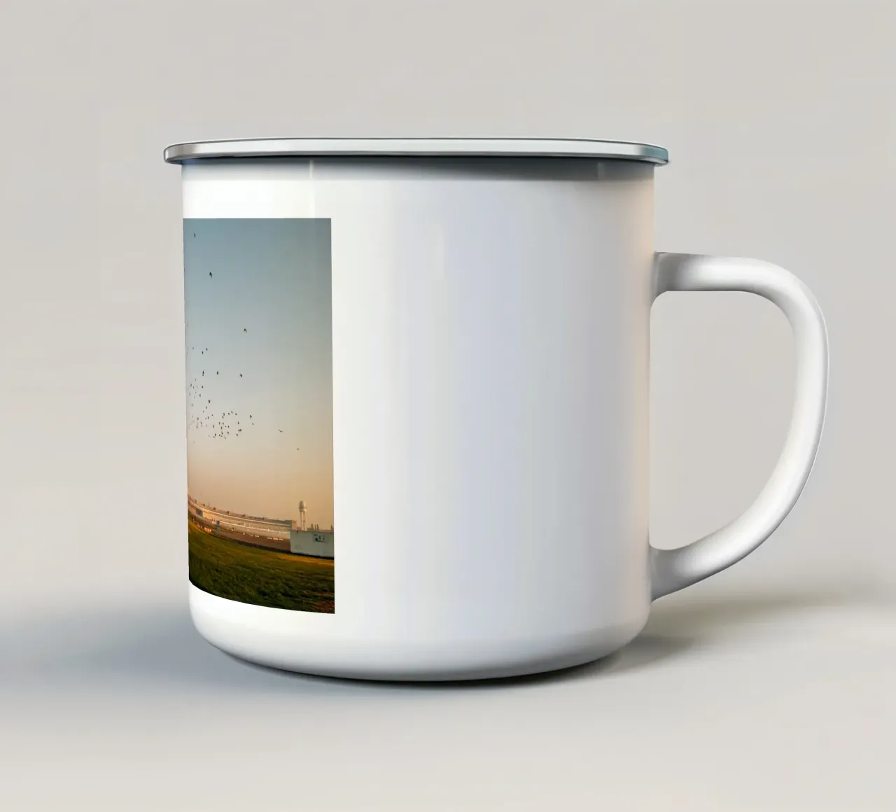 Una mattina d'autunno a Berlino | Tempelhofer Feld tazza in smalto da Bold and Retro