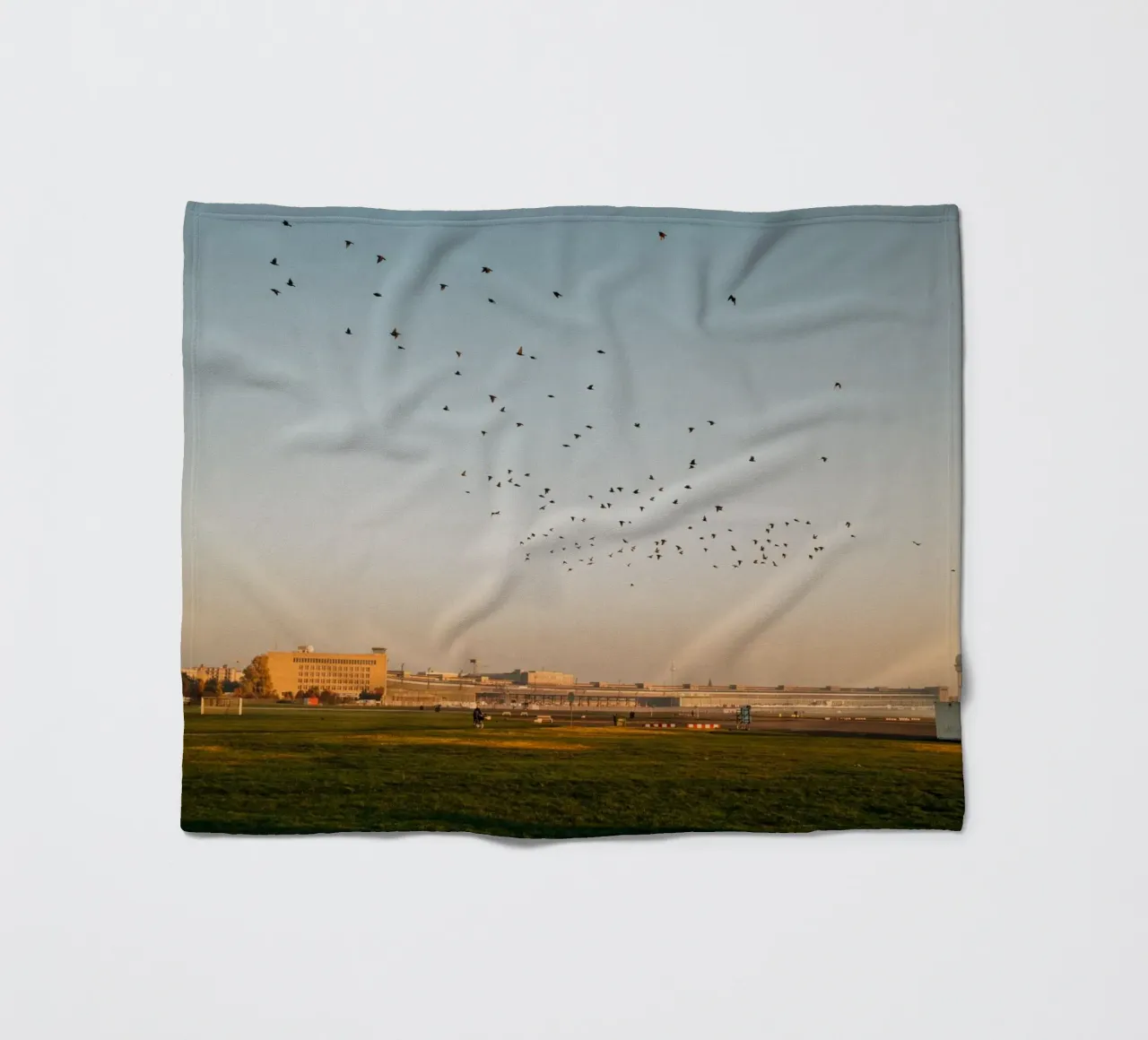 Una mattina d'autunno a Berlino | Tempelhofer Feld coperta in pile da Bold and Retro