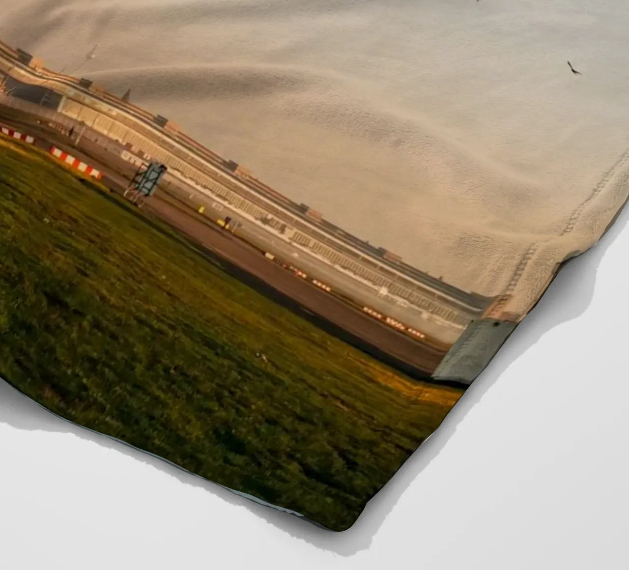 Una mattina d'autunno a Berlino | Tempelhofer Feld coperta in pile da Bold and Retro