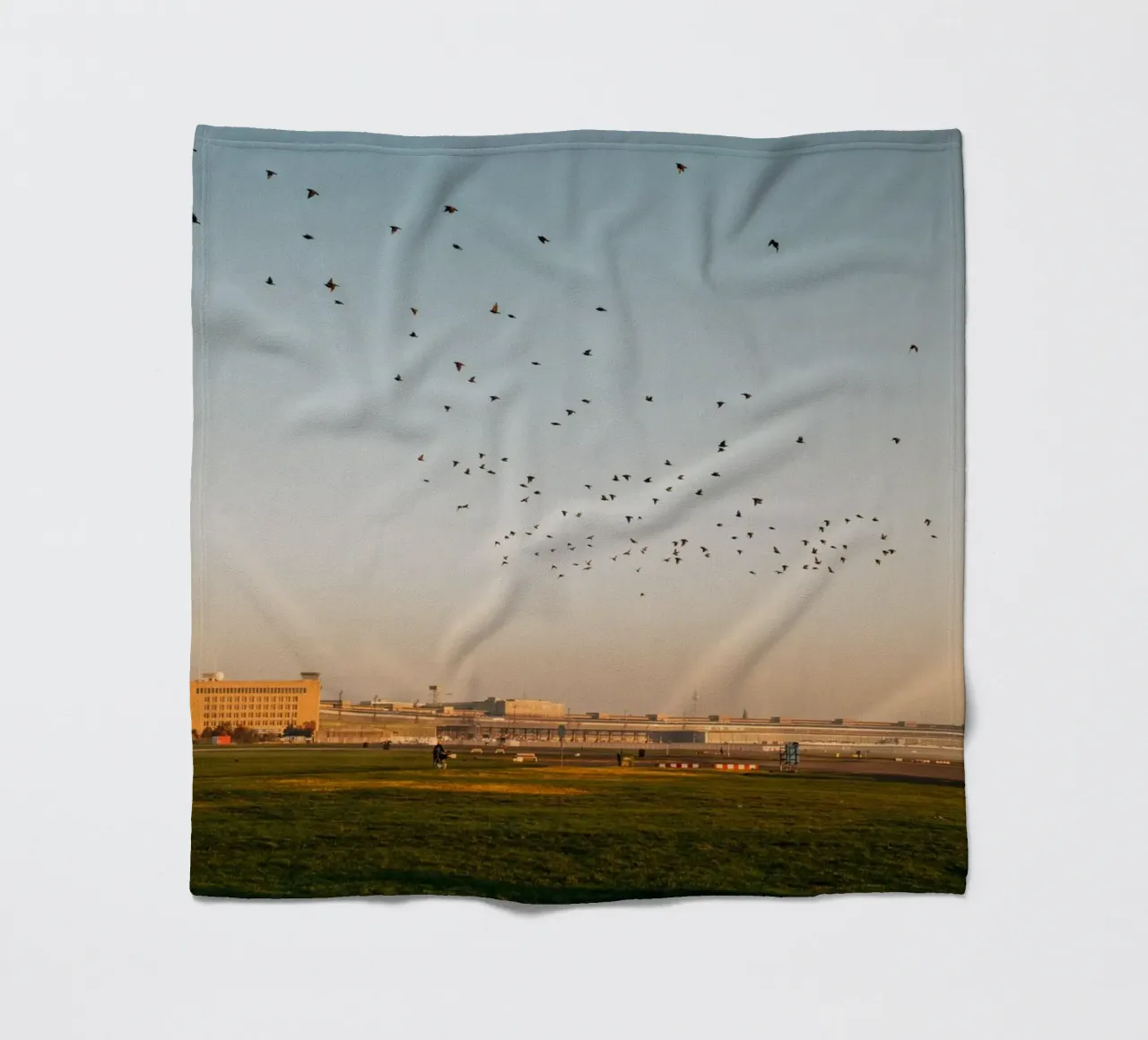 Una mattina d'autunno a Berlino | Tempelhofer Feld coperta in pile da Bold and Retro