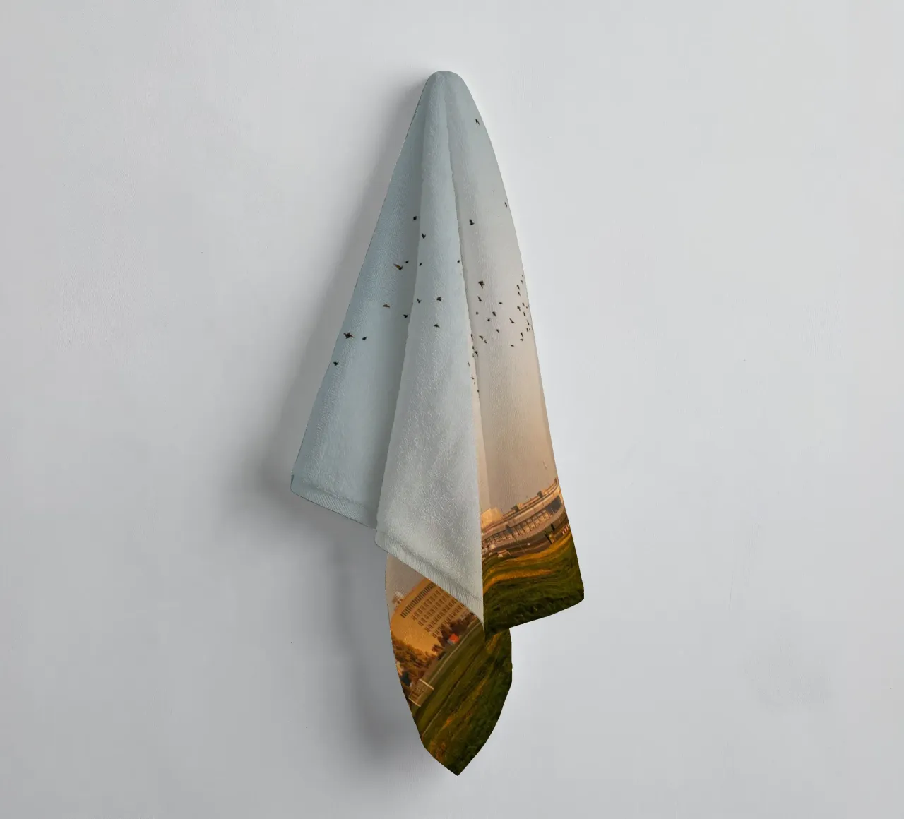 Una mattina d'autunno a Berlino | Tempelhofer Feld asciugamano da bagno da Bold and Retro