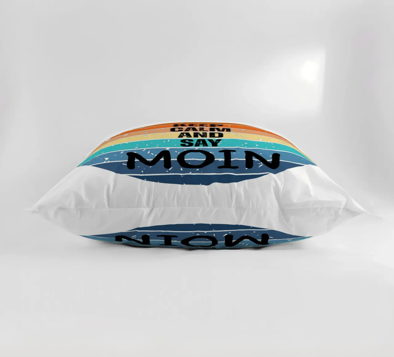 Keep Calm and Say MOIN - Design retrò del tramonto nord-tedesco cuscino da Fies&Fein
