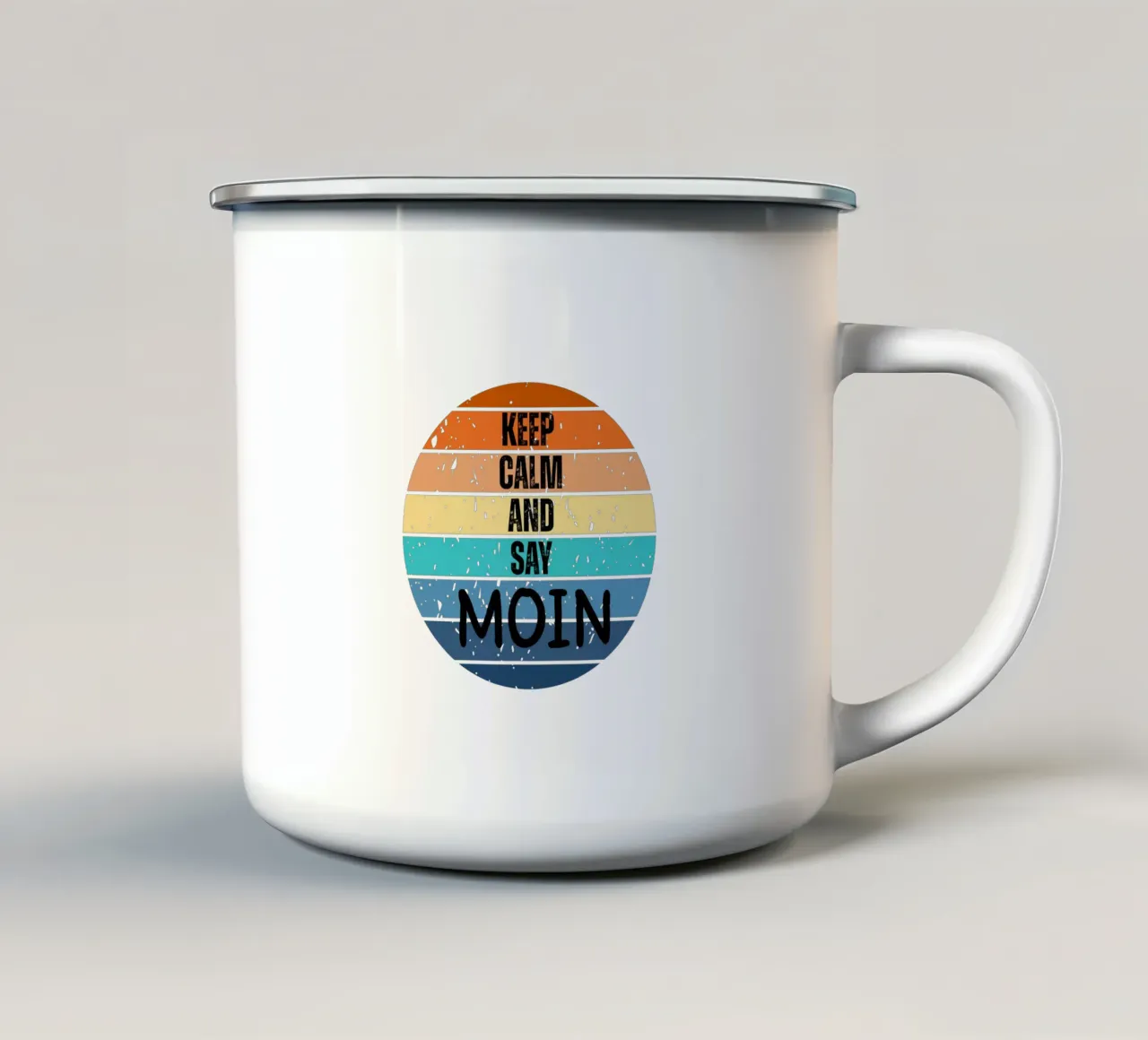 Keep Calm and Say MOIN - Retro zonsondergang Noord-Duits ontwerp emaille mok van Fies&Fein