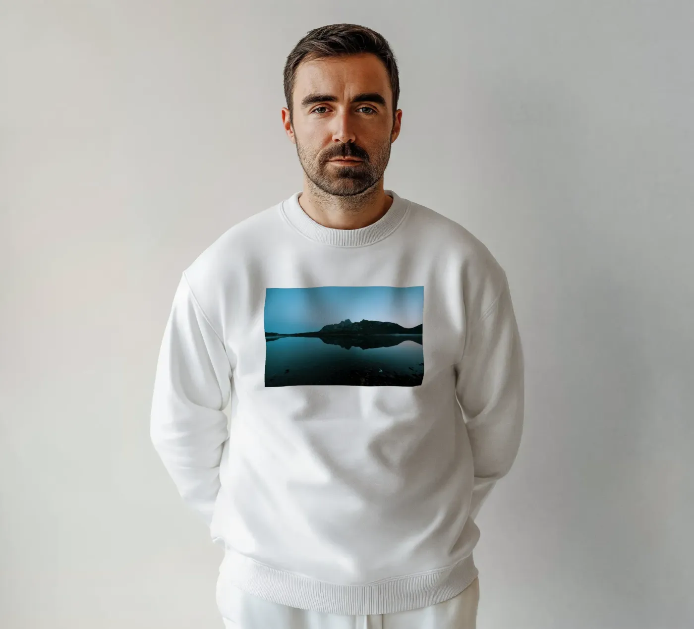 Mountain Reflection sweatshirt by Fjöllart