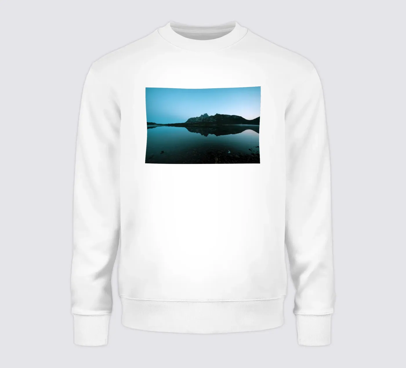 Mountain Reflection sweatshirt by Fjöllart