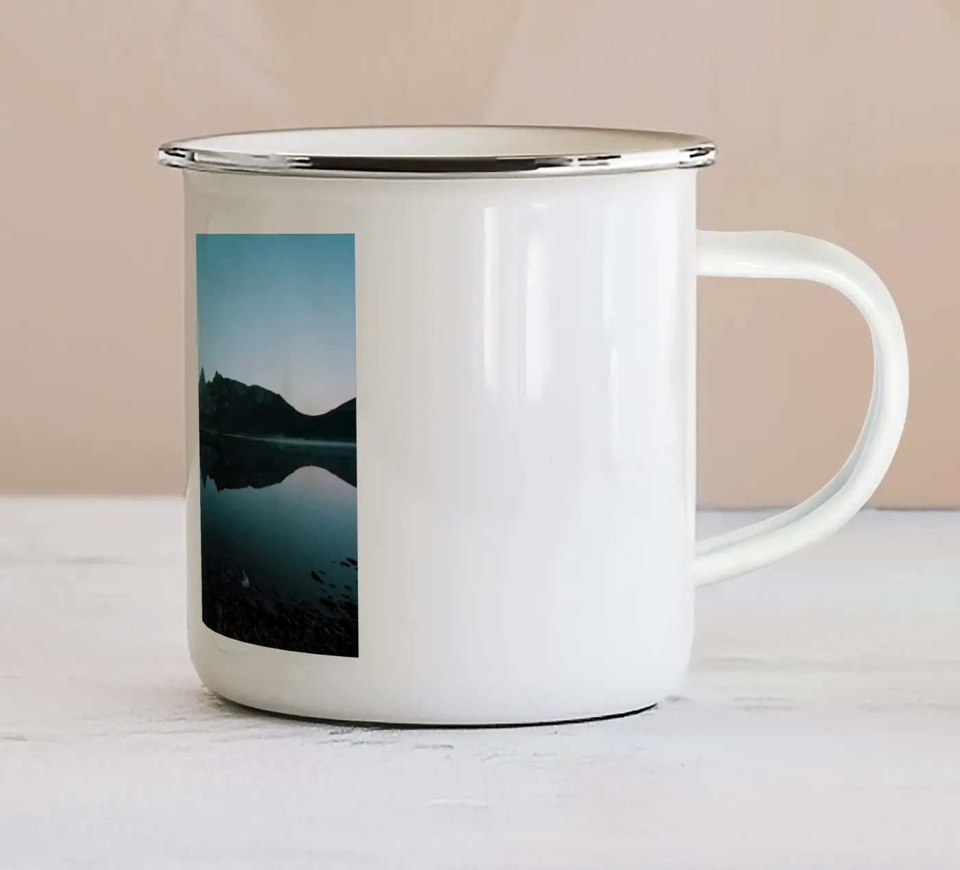 Mountain Reflection emaille mok van Fjöllart