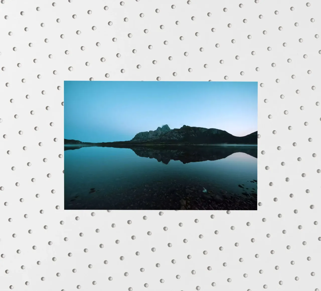 Mountain Reflection sticker van Fjöllart