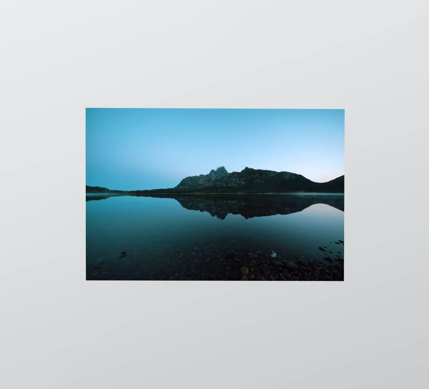 Mountain Reflection sticker van Fjöllart