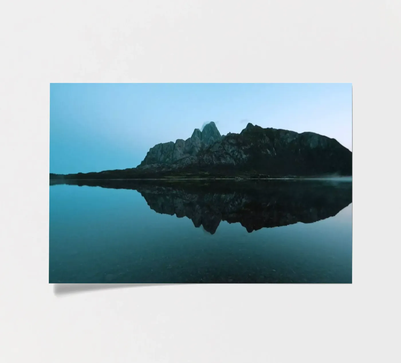 Mountain Reflection stickervel van Fjöllart