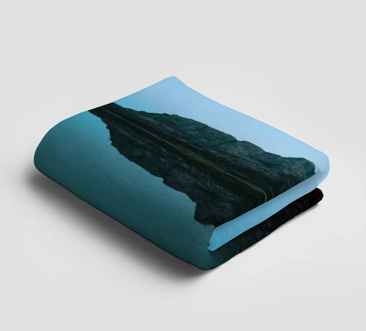 Mountain Reflection towel by Fjöllart