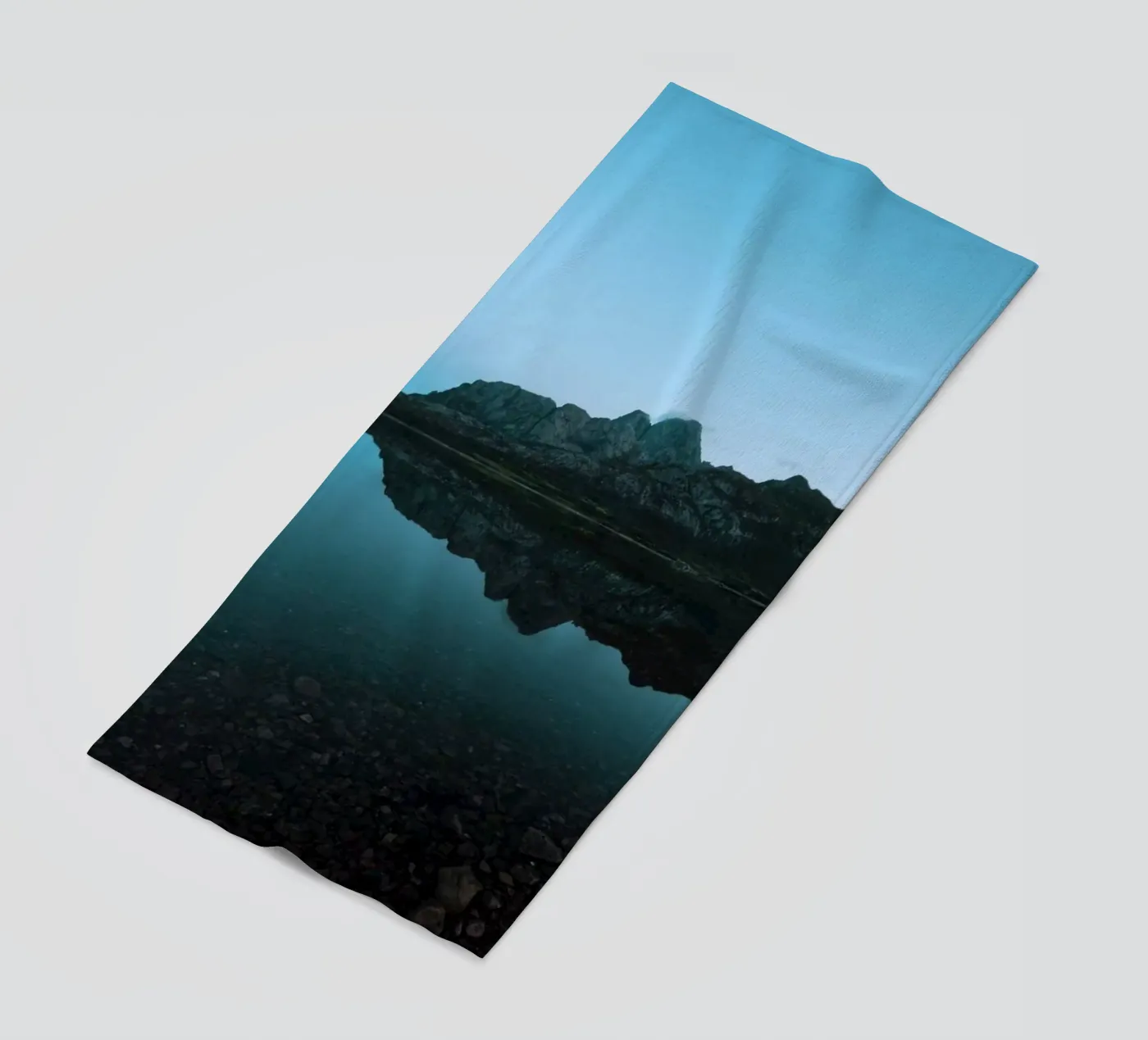 Mountain Reflection serviette de plage de Fjöllart