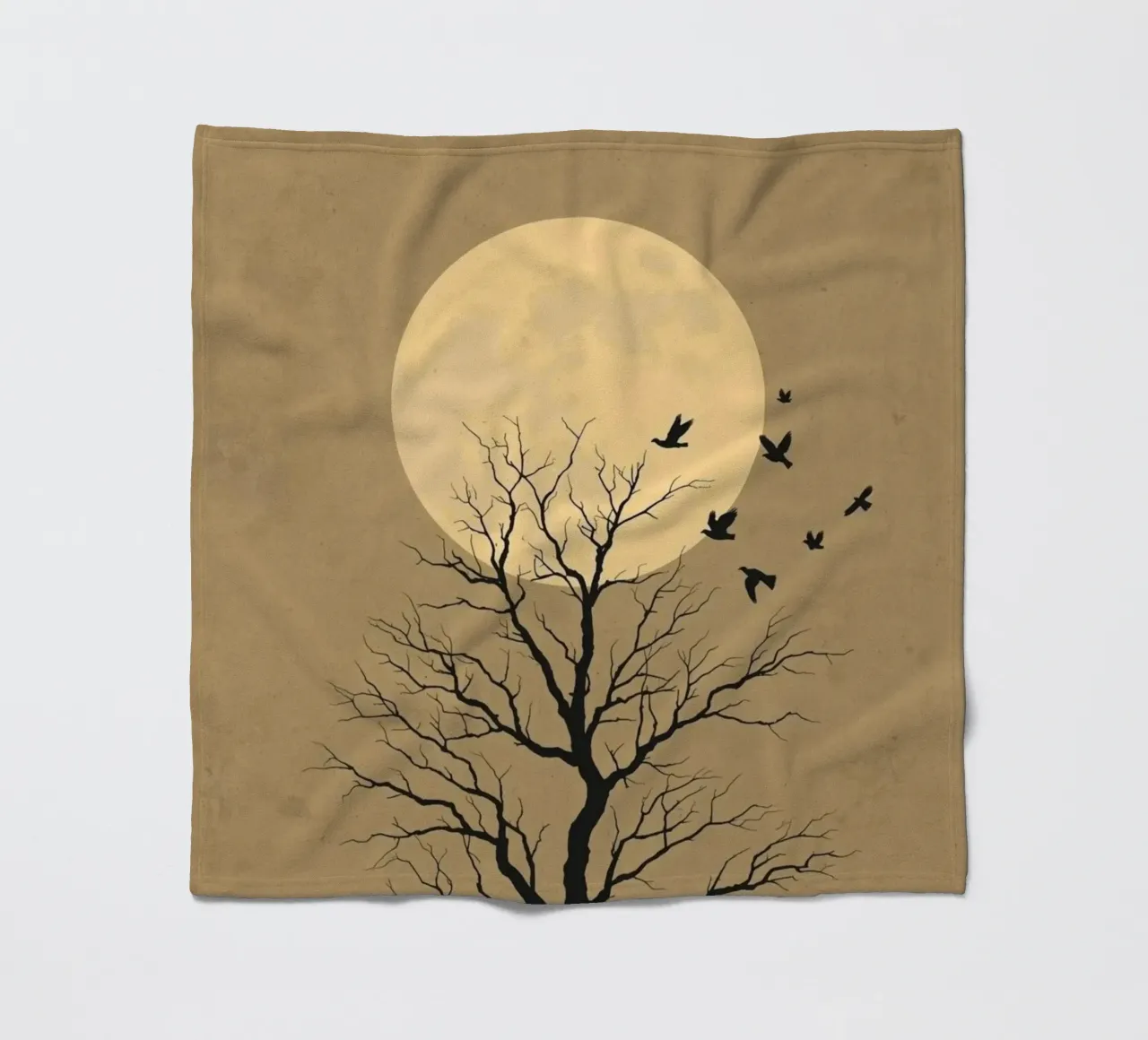 Silhouette di albero con luna piena coperta in pile da DesignArt