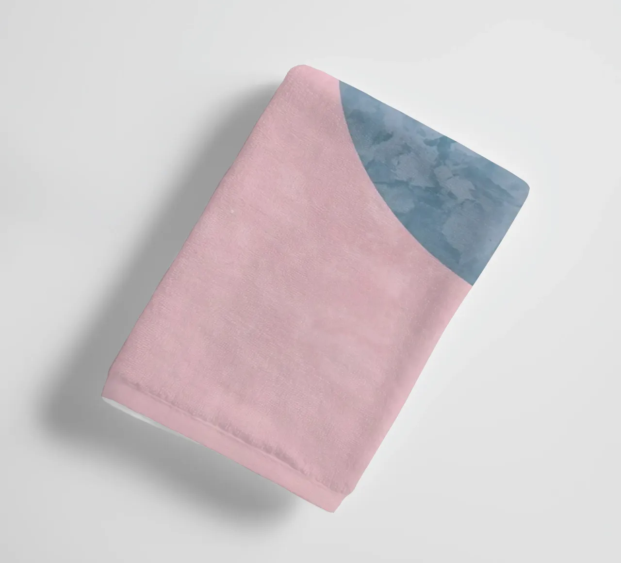 Abstracte cirkels met gestructureerde pastelkleuren badhanddoek van DesignDoodle