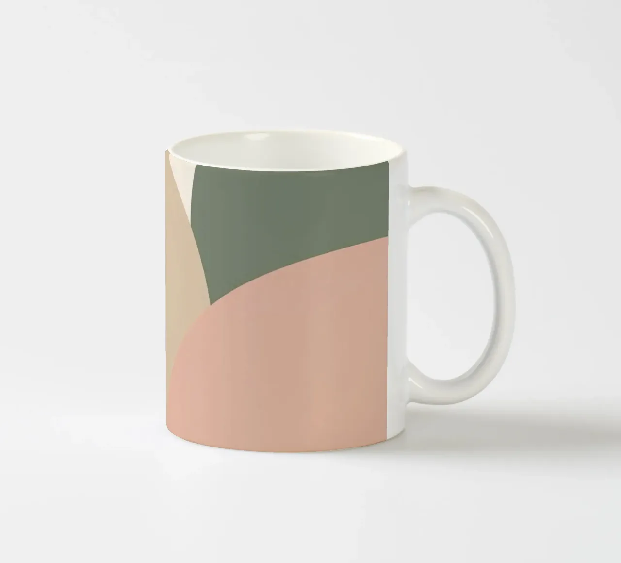 Forme geometriche astratte con colori tenui tazza in ceramica da DesignDoodle