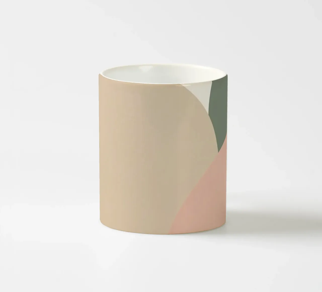 Forme geometriche astratte con colori tenui tazza in ceramica da DesignDoodle