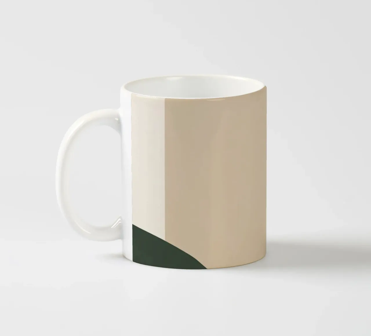 Forme geometriche astratte con colori tenui tazza in ceramica da DesignDoodle