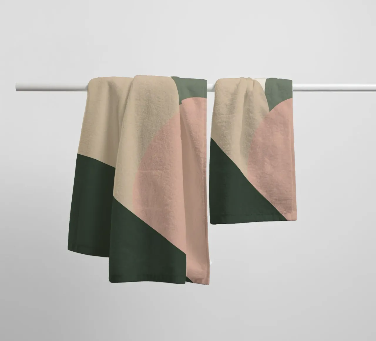 Forme geometriche astratte con colori tenui asciugamano da bagno da DesignDoodle