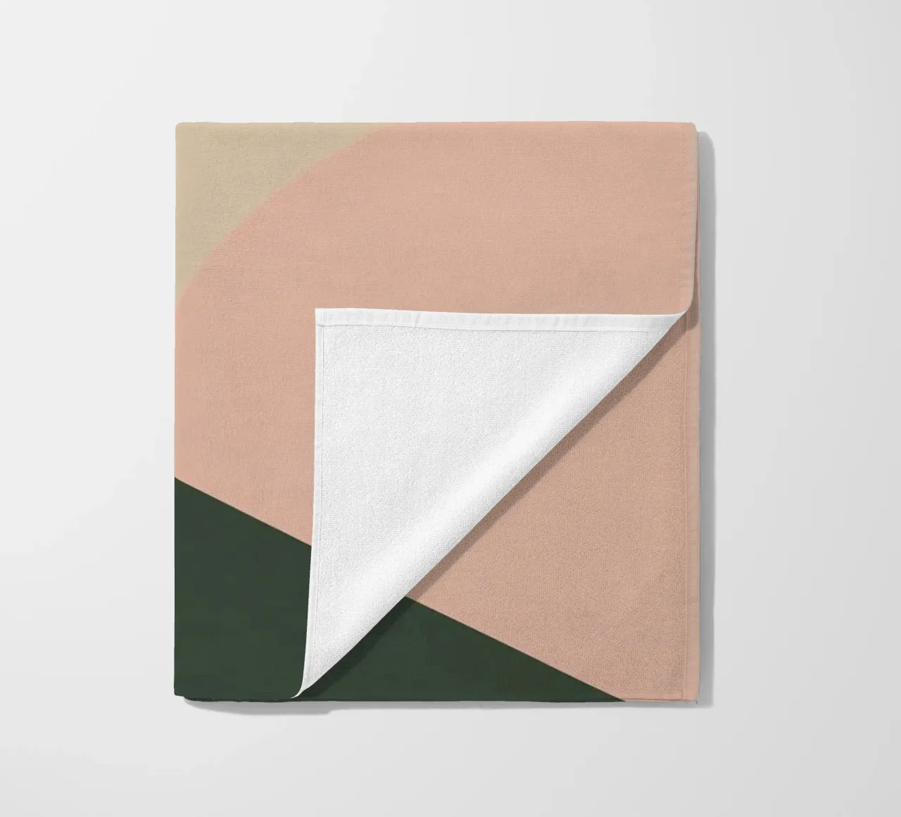 Forme geometriche astratte con colori tenui telo mare da DesignDoodle