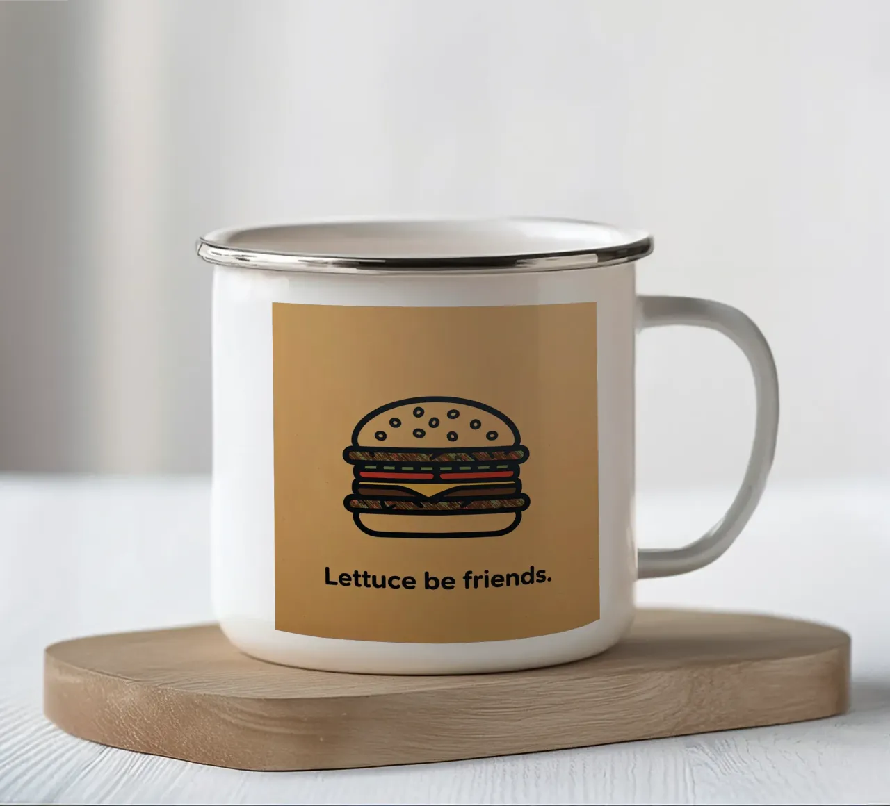 Hamburger su sfondo dorato "Lettuce be Friends tazza in smalto da DesignDoodle