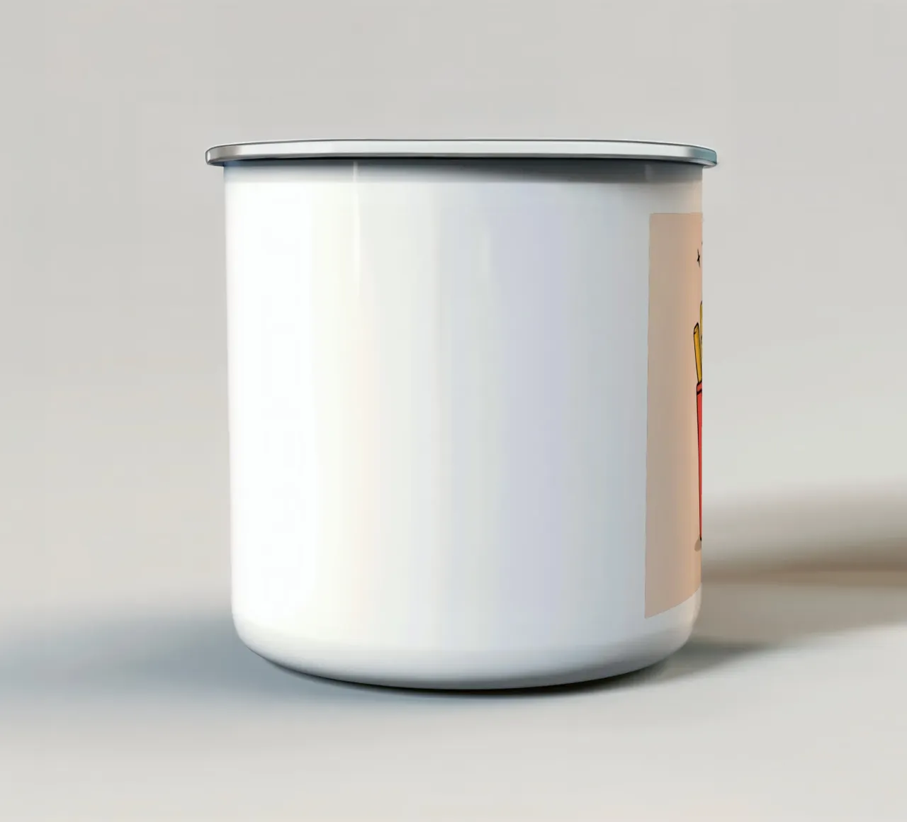 Carino cartone animato patatine fritte in cartone rosso con faccia sorridente tazza in smalto da DesignDoodle
