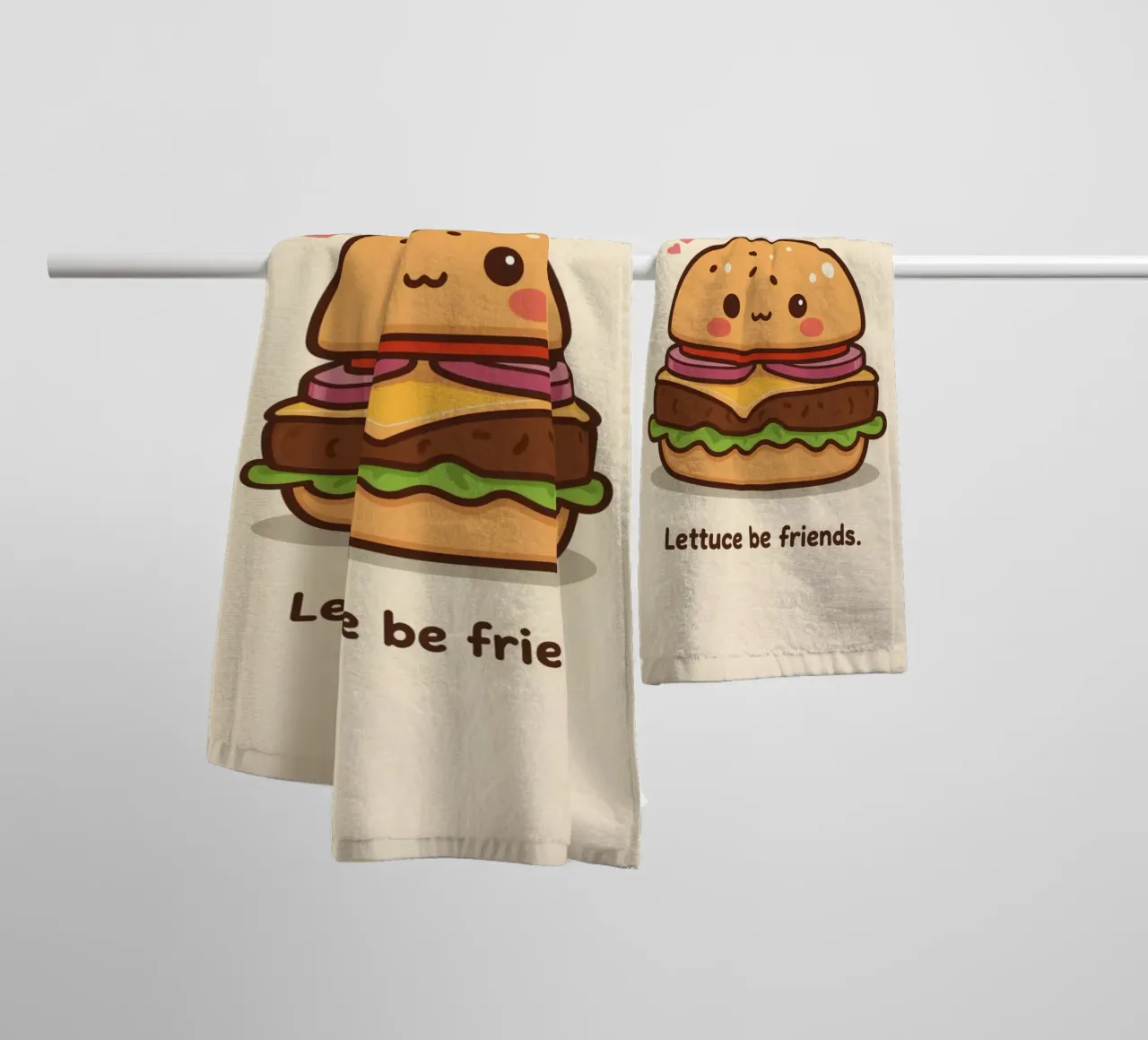 Simpatico hamburger con faccia felice e cuori asciugamano da bagno da DesignDoodle