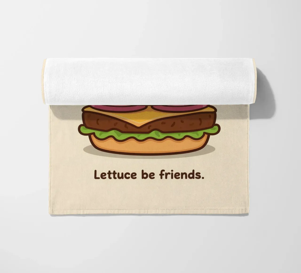 Simpatico hamburger con faccia felice e cuori telo mare da DesignDoodle