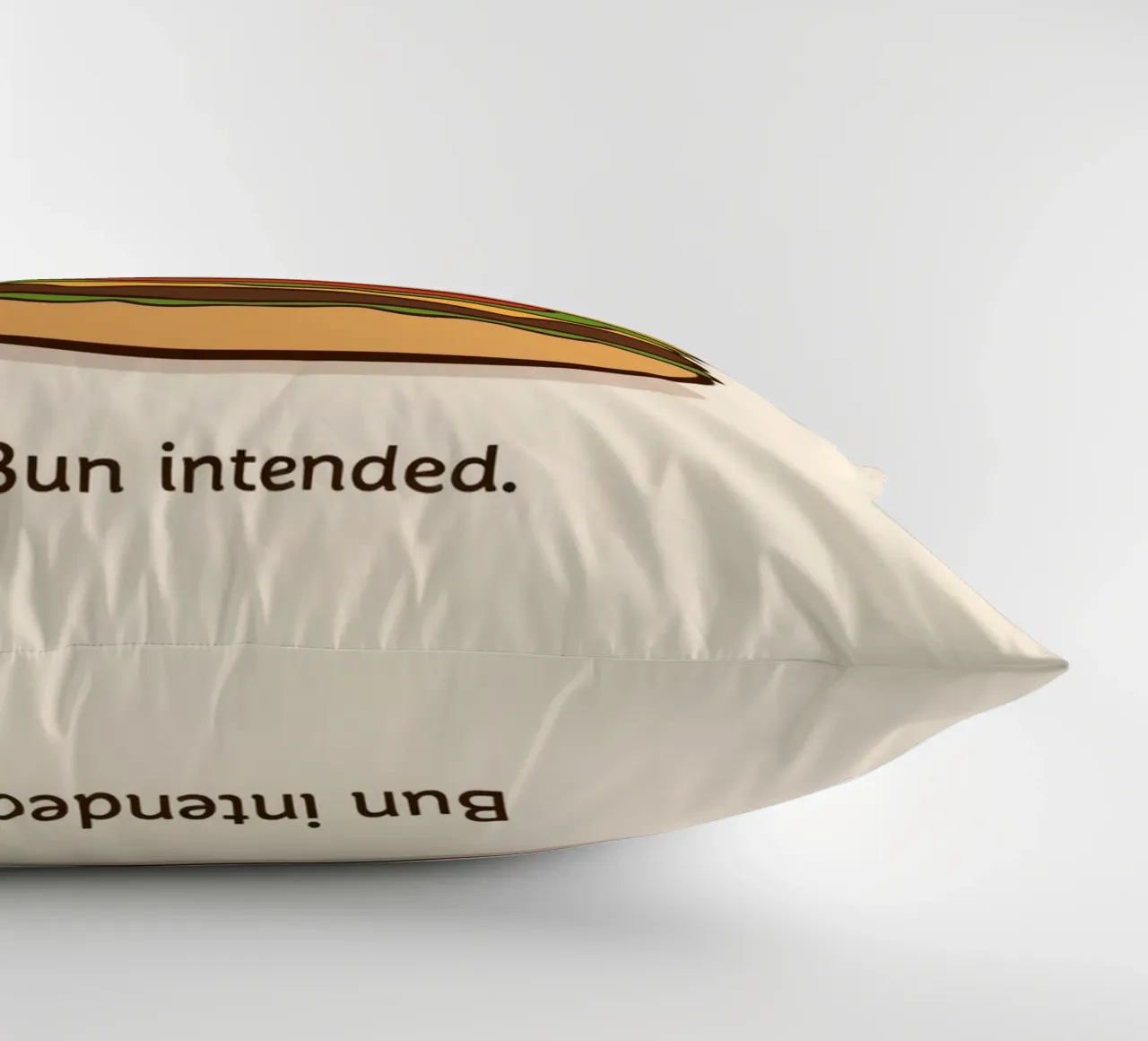 Un simpatico hamburger con "Bun Intended". cuscino da DesignDoodle