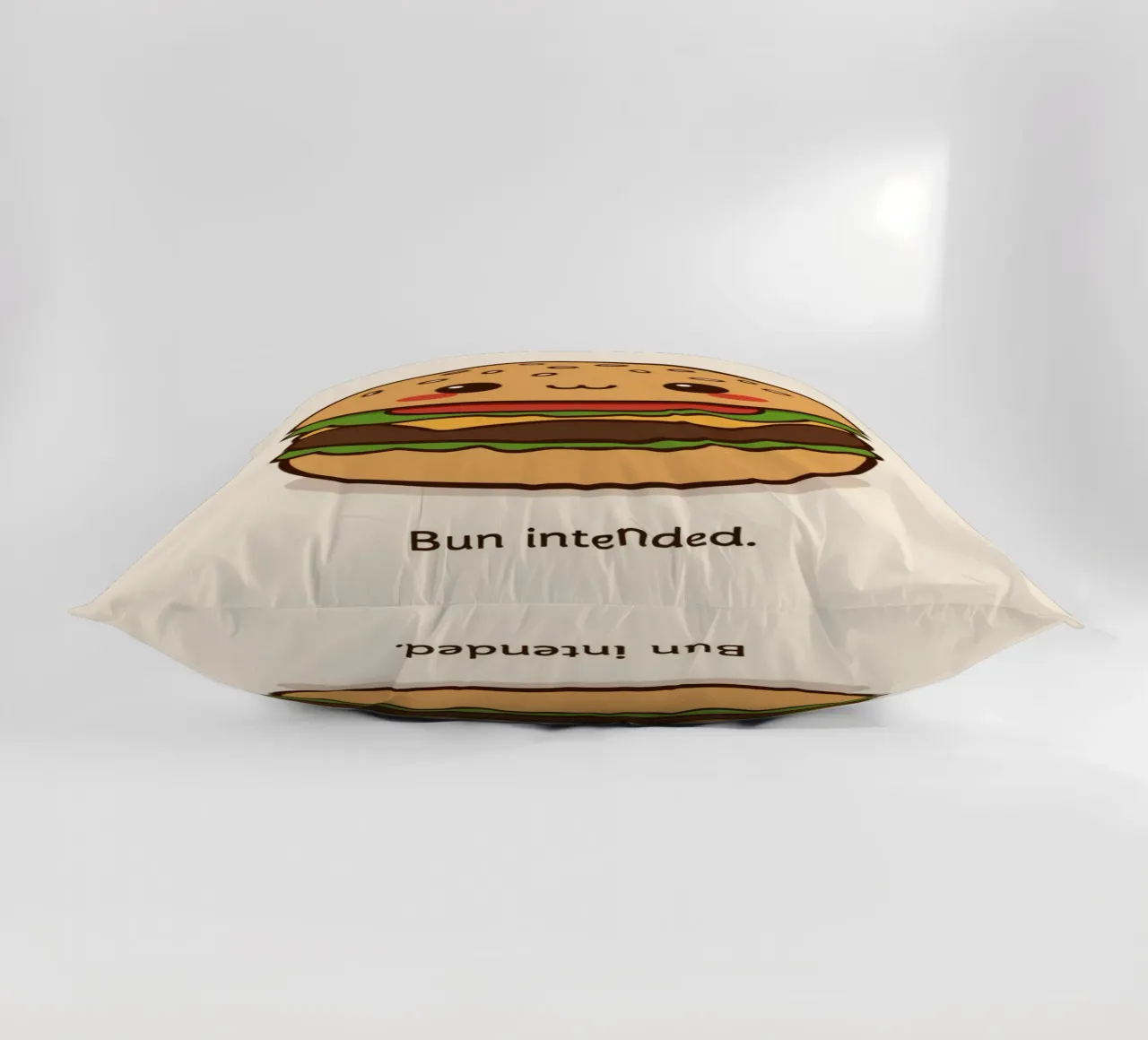 Un simpatico hamburger con "Bun Intended". cuscino da DesignDoodle