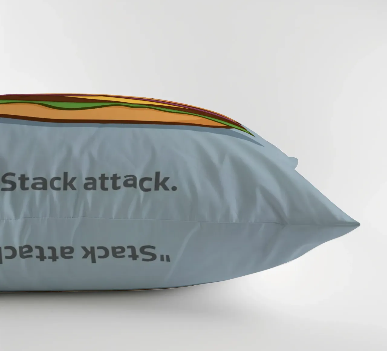 Carino l'hamburger con la faccia "Stack Attack" cuscino da DesignDoodle