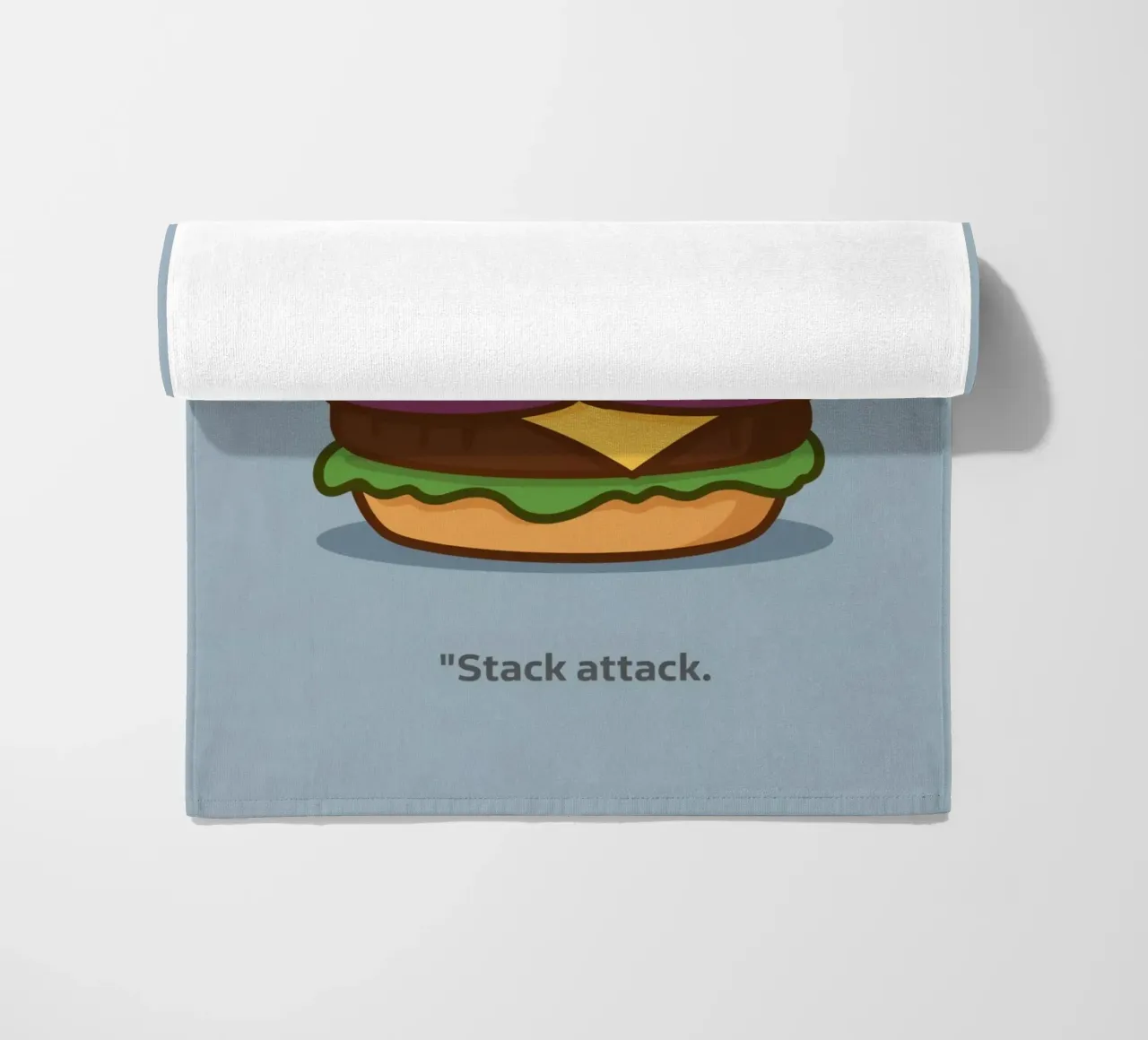 Carino l'hamburger con la faccia "Stack Attack" telo mare da DesignDoodle