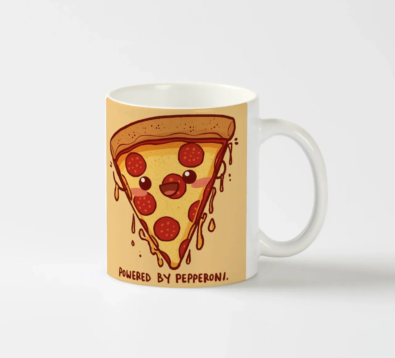 "Powered by Pepperoni" tazza in ceramica da DesignDoodle