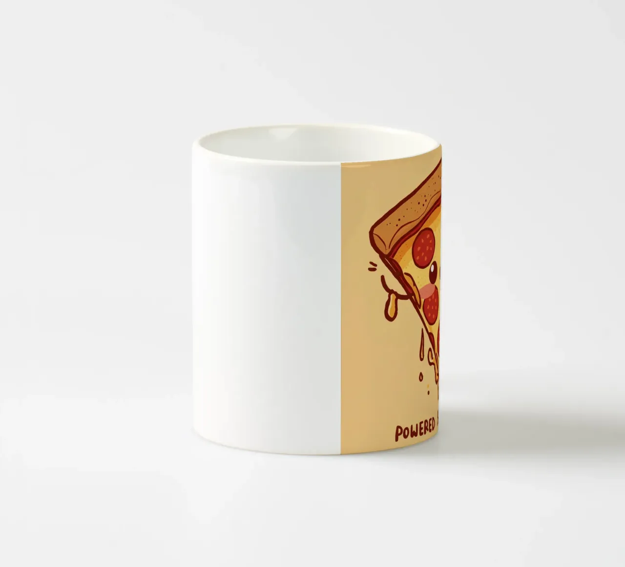 "Powered by Pepperoni" tazza in ceramica da DesignDoodle