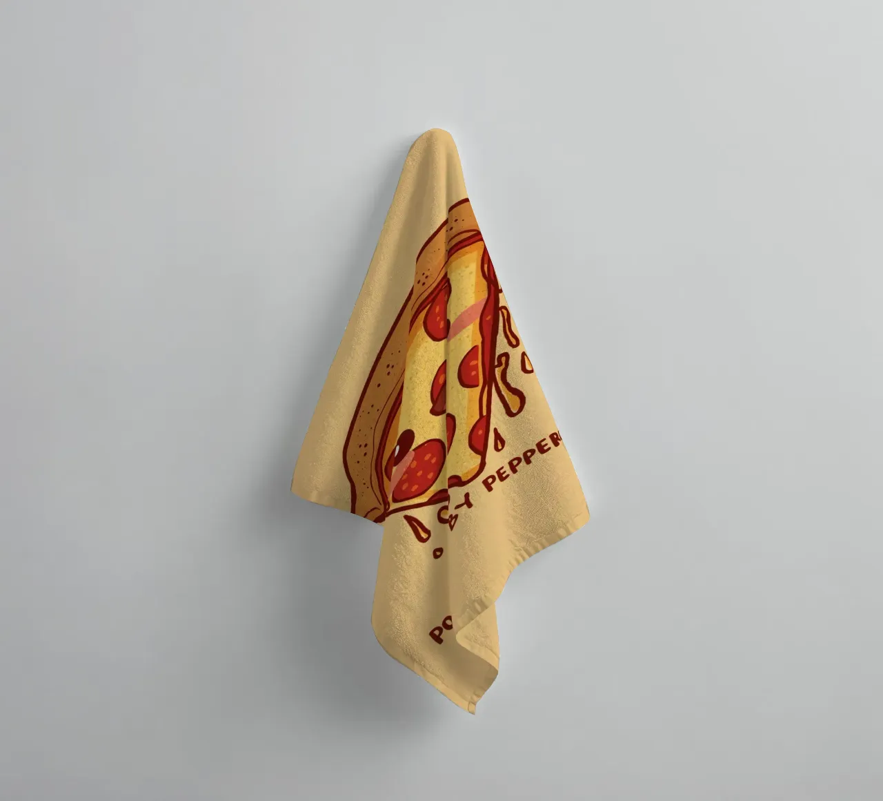"Powered by Pepperoni" asciugamano da bagno da DesignDoodle