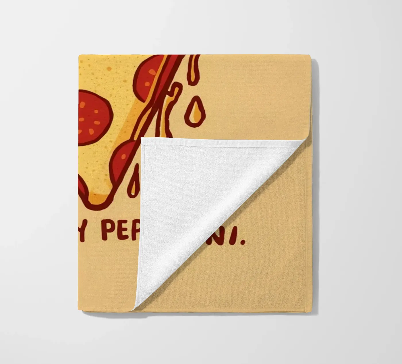 "Powered by Pepperoni" telo mare da DesignDoodle