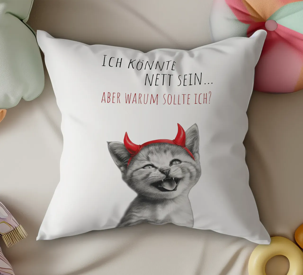 Coole Katze - Kleines Teufelchen cuscino da Melanie Viola