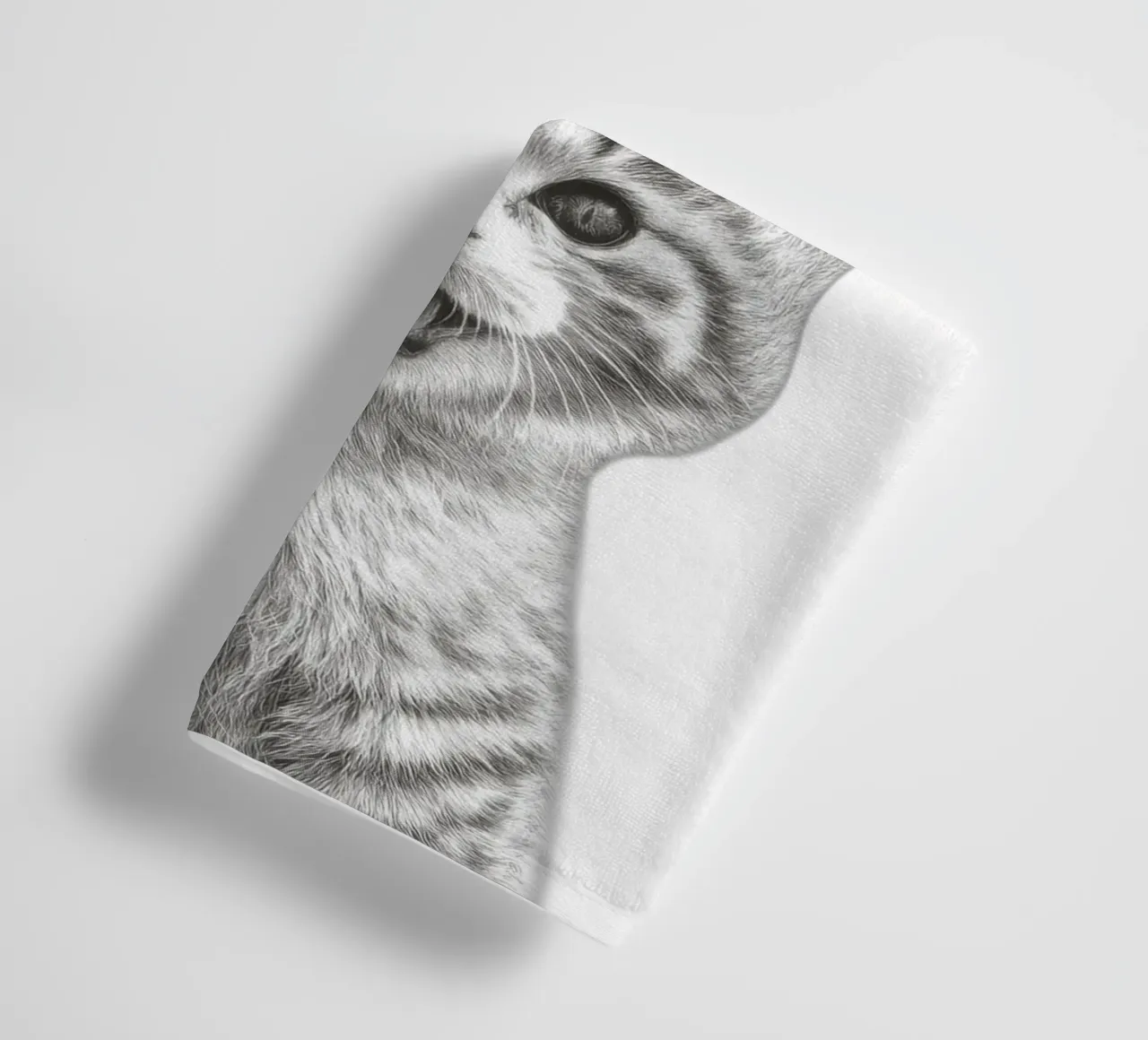 Coole Katze - Frechdachs mit roter Mütze asciugamano da bagno da Melanie Viola