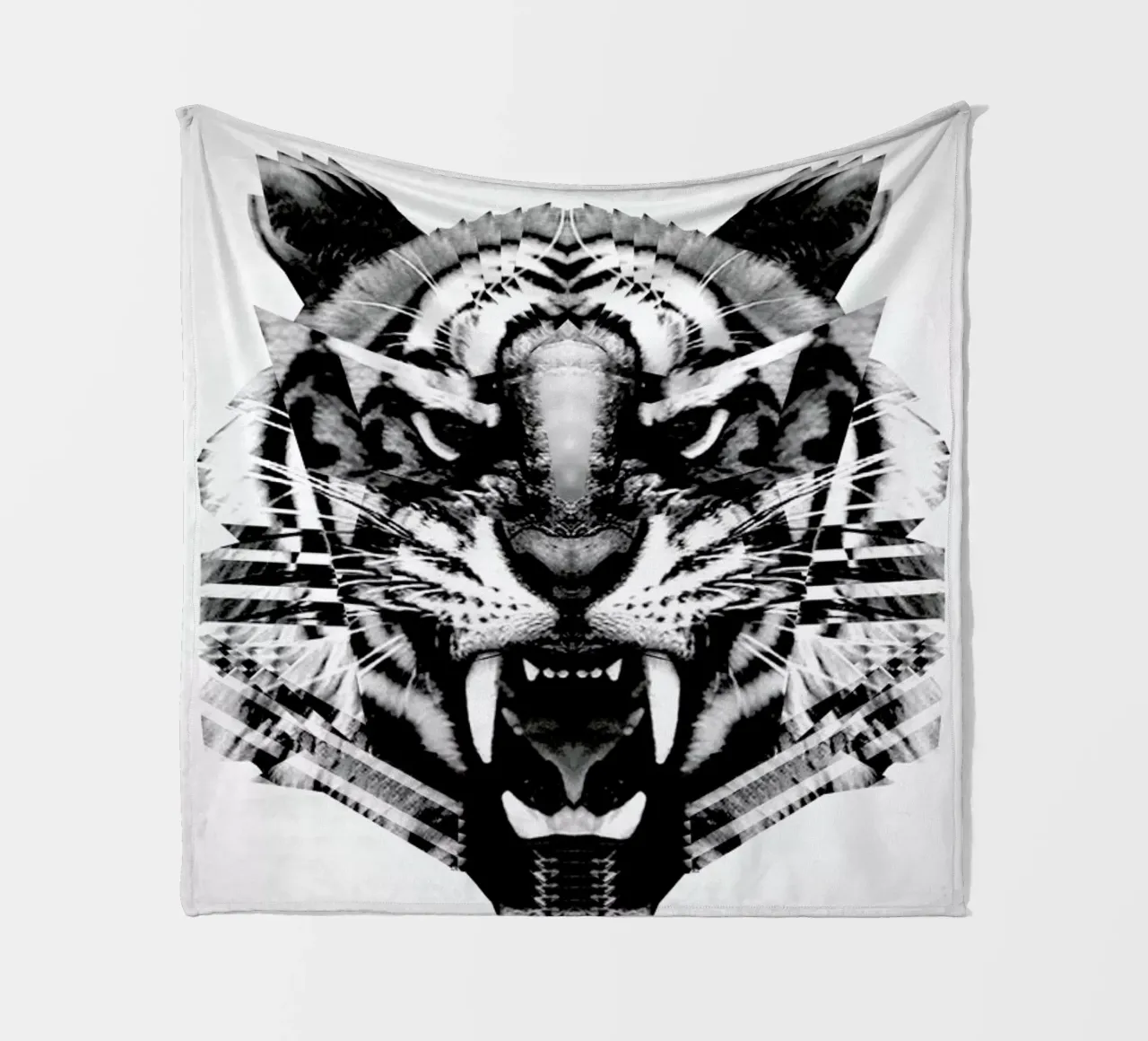 Ingwe. Fleecedecke von Three Of The Possessed