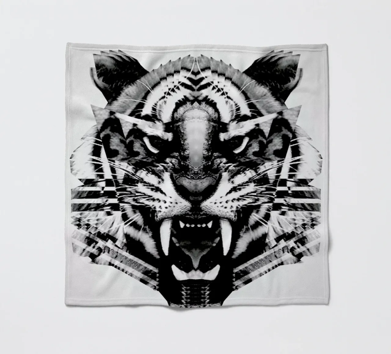 Ingwe. Fleecedecke von Three Of The Possessed