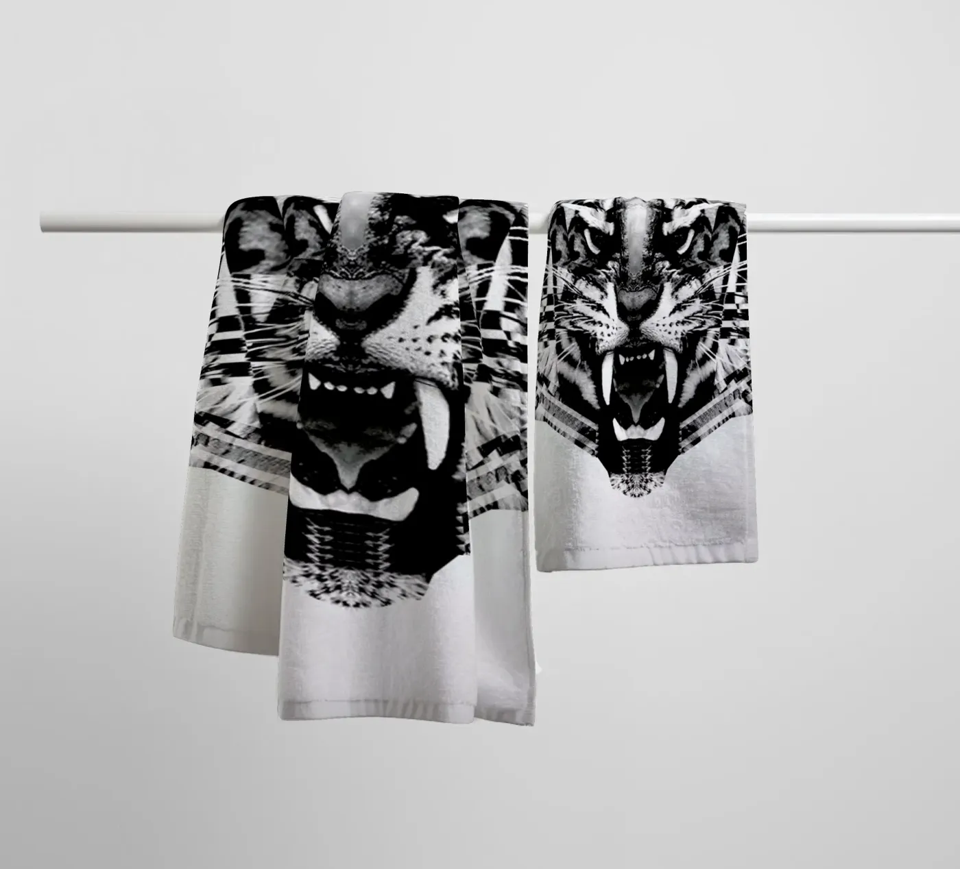 Ingwe. badhanddoek van Three Of The Possessed