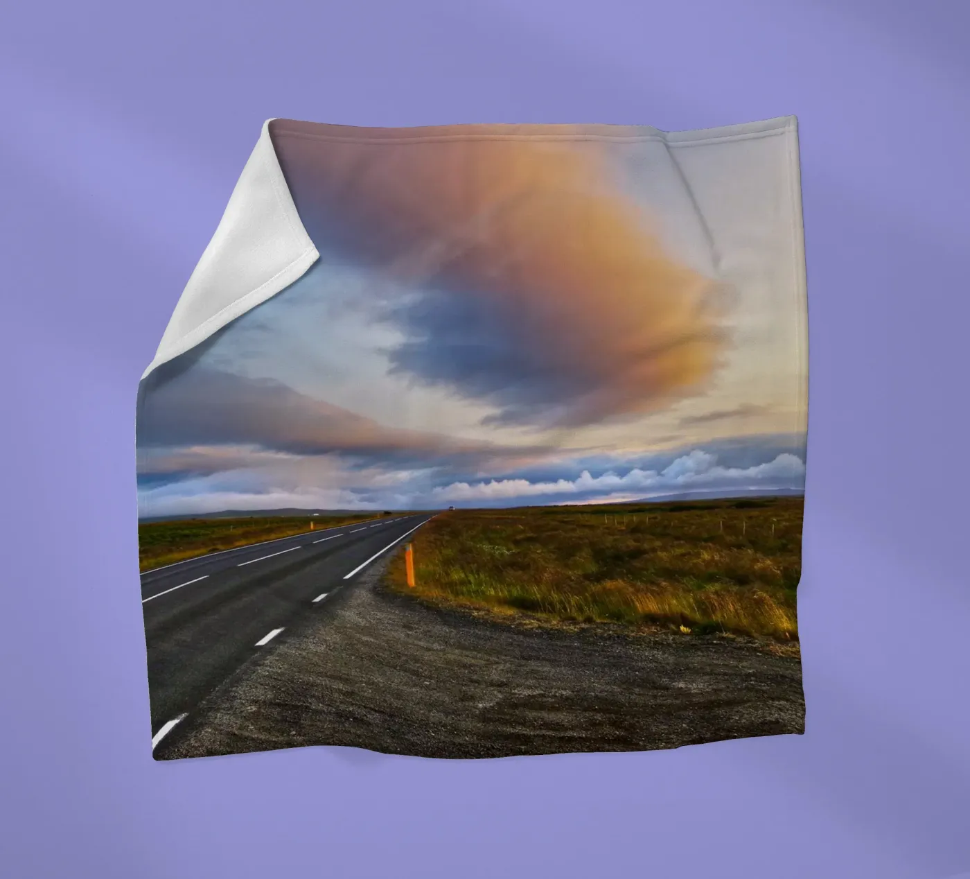 Sunset road Fleecedecke von Fjöllart