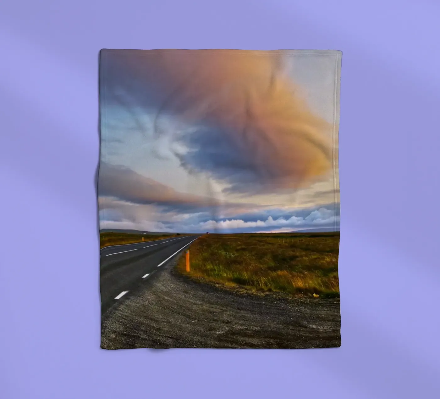 Sunset road Fleecedecke von Fjöllart