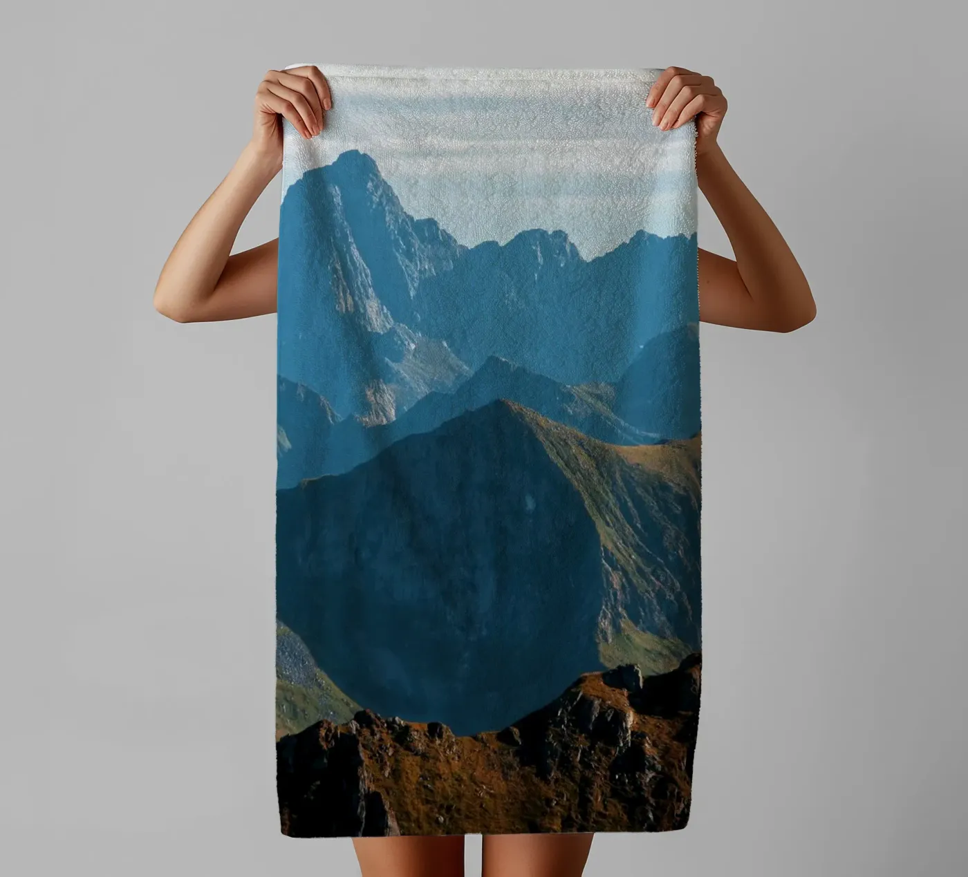 Mountain range towel by Fjöllart