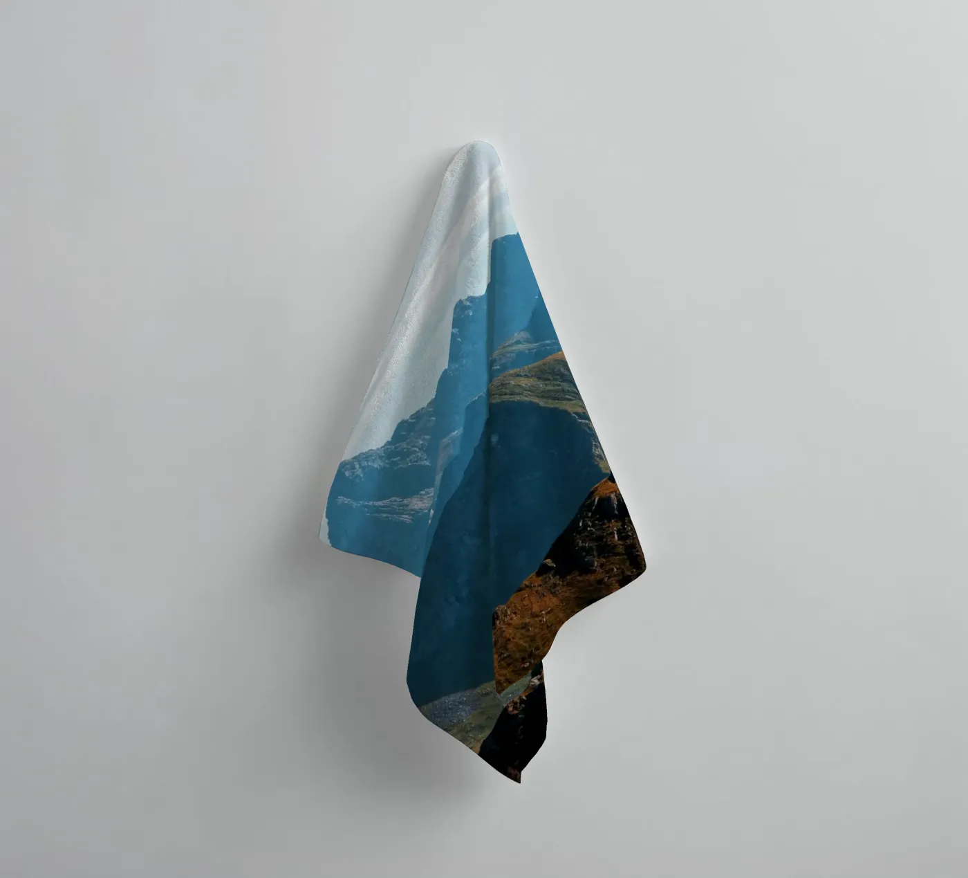 Mountain range towel by Fjöllart