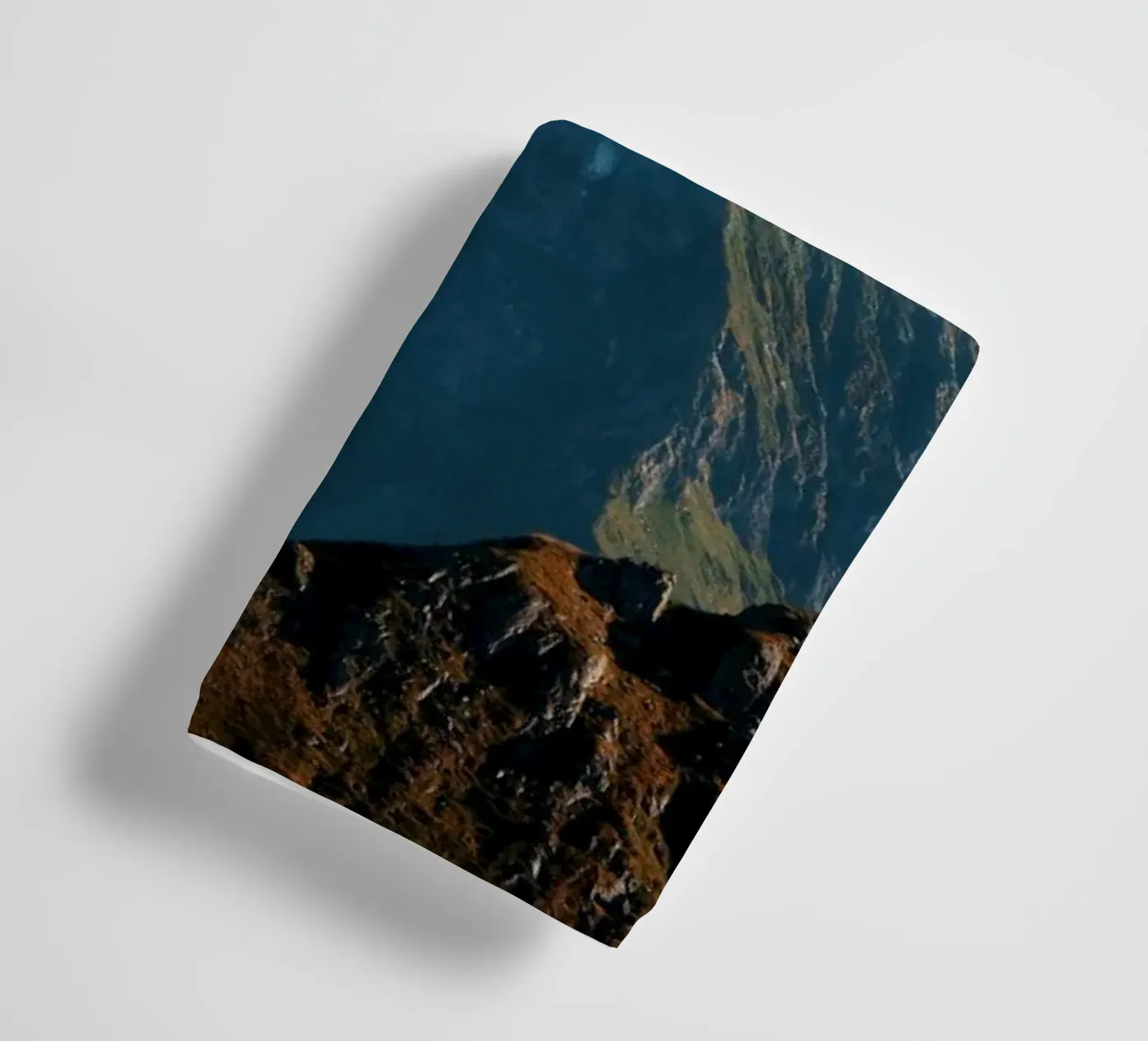 Mountain range towel by Fjöllart