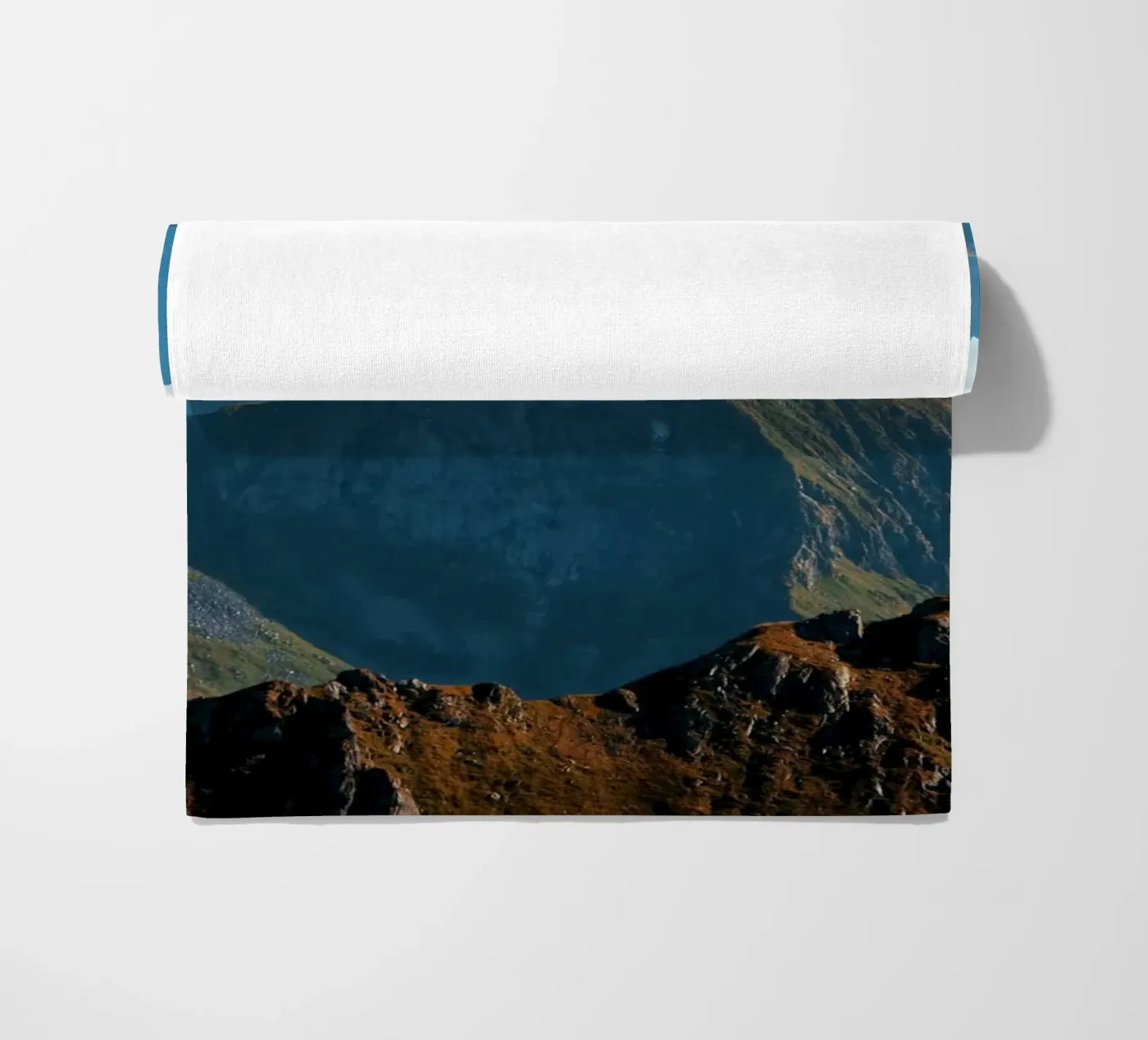 Mountain range strandhanddoek van Fjöllart